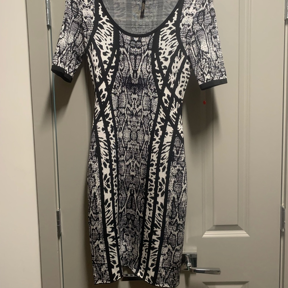 Bodycon flattering black and white dress.